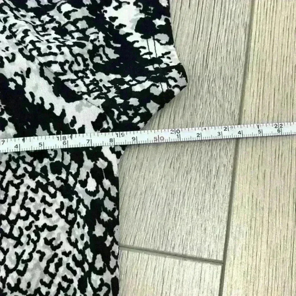 Worthington Black & White Short Sleeve Blouse Size PL - Picture 2 of 7